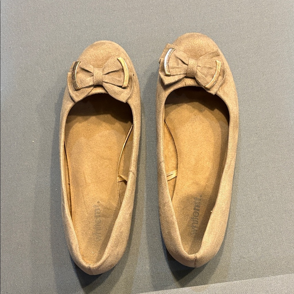 Elegant Tan Bow Loafers